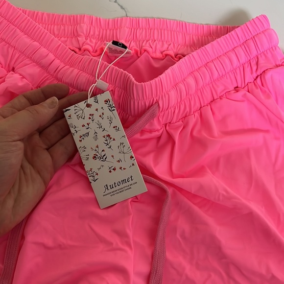 Pink flowy shorts - Picture 2 of 4